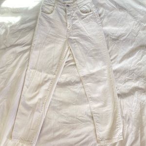 ZARA off-white denim mom jeans! Size 06